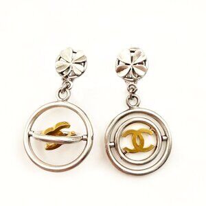Chanel Vintage Rare Silver Round Clove Gold Spinning CC Clip on Earrings